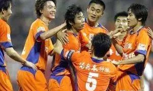 2004年中超球衣 山东鲁能泰山球衣历史演变(17)