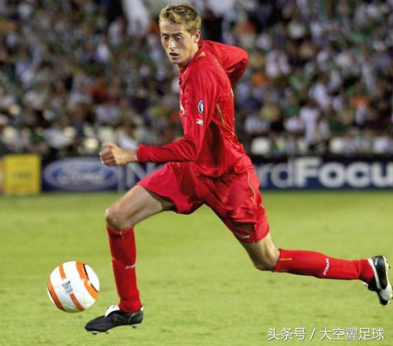 英超足球运动员麦卡锡 他身高超2米却踢着技术足球(3)
