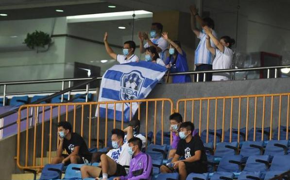 卫冕冠军要解散！中国足球跌入至暗时刻，媒体人建议中超休赛一年(4)