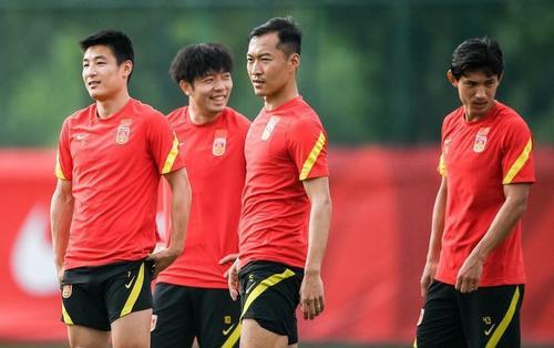 亚足联重大官宣！中国足球喜从天降，世界杯出线重新燃起希望(4)