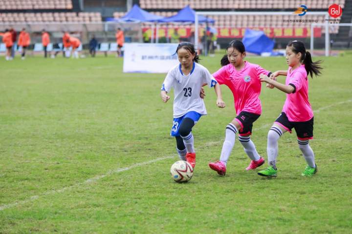 雨战！“喜迎亚运 活力杭州”2021年杭州青少年足球精英交流赛揭幕(3)