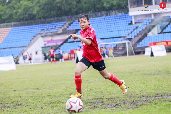 雨战！“喜迎亚运 活力杭州”2021年杭州青少年足球精英交流赛揭幕(6)