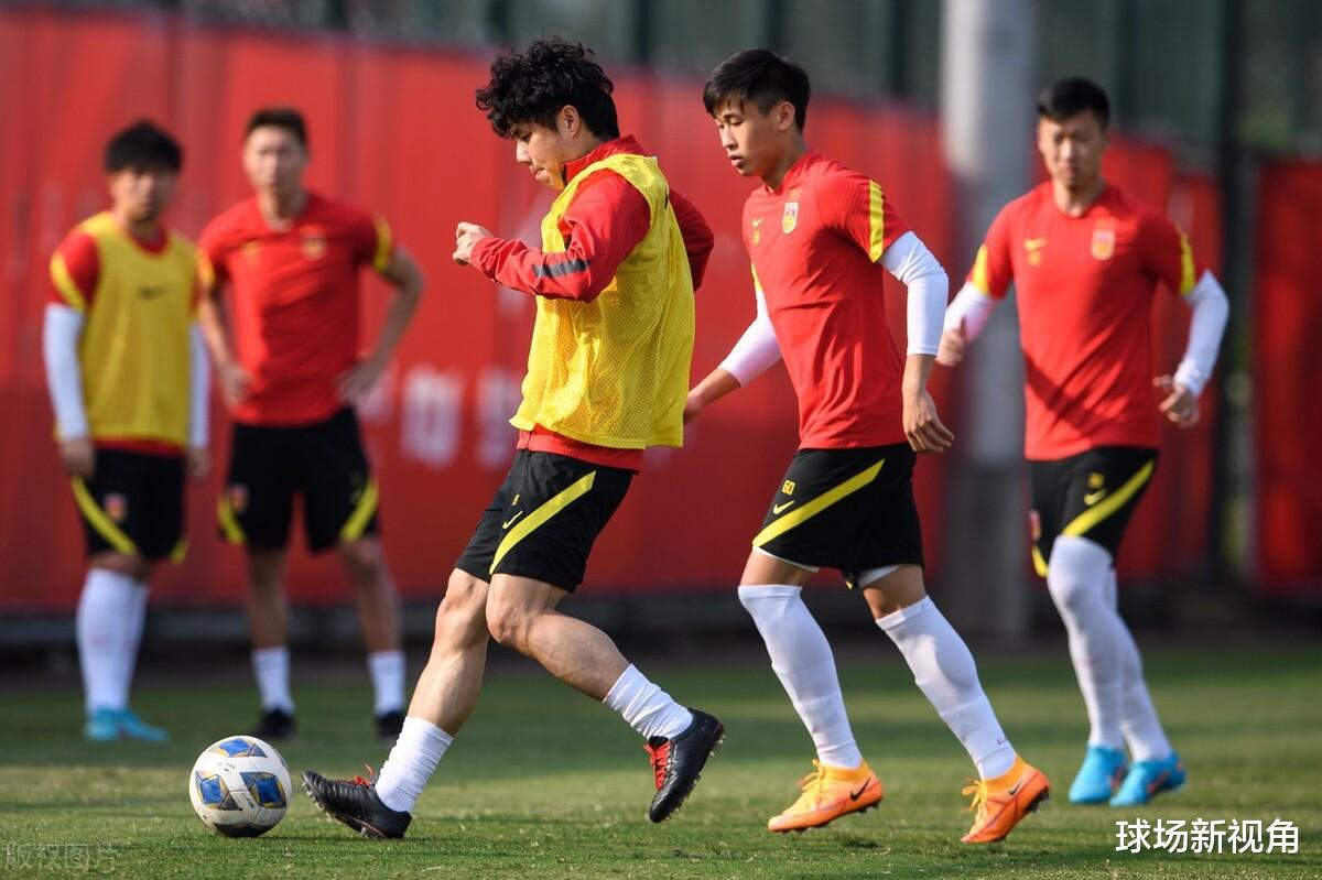 中超头条：蒿俊闵想要劳逸结合，张琳芃经历了中国足球最不好的时期