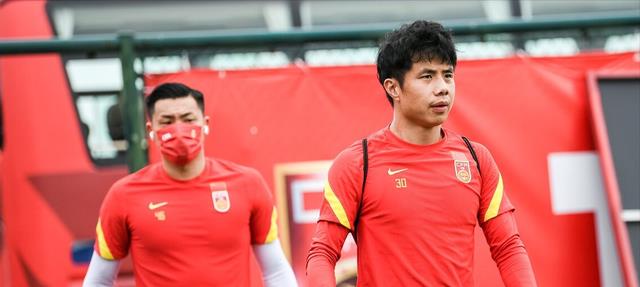中国男足队长新身份诞生！34岁不退役+远离赛场，全国第8学府录取