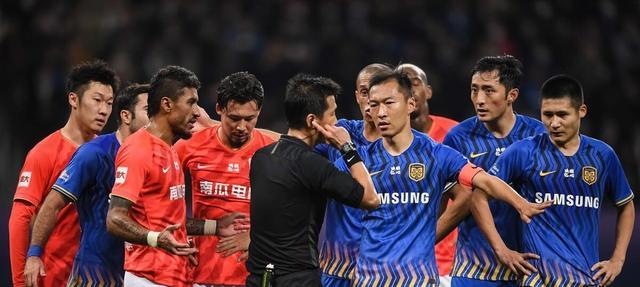上海媒体最新报道引爆争议，球迷吐槽：中超球员现在成了国际笑话(3)