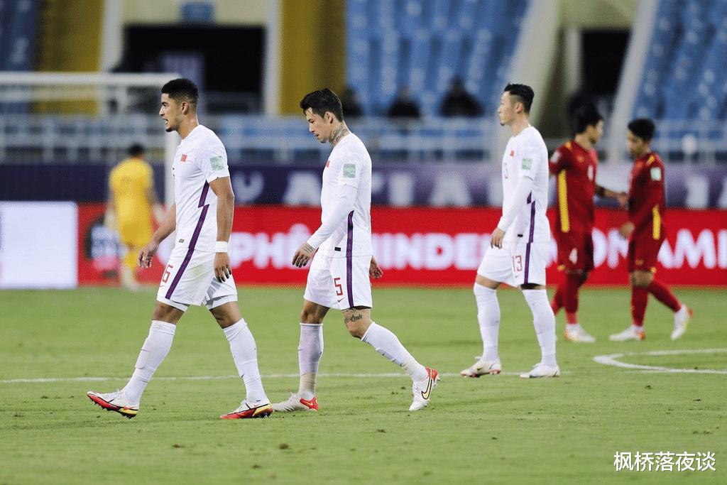 中国足球又伤人心了！40岁重庆郑智自宣退役，直言阵地没了还踢啥？