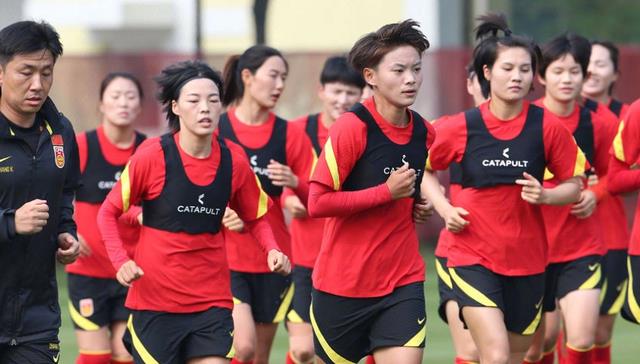 下午14点！王霜最新采访引发争议，球迷吐槽：中国足球没救了(4)