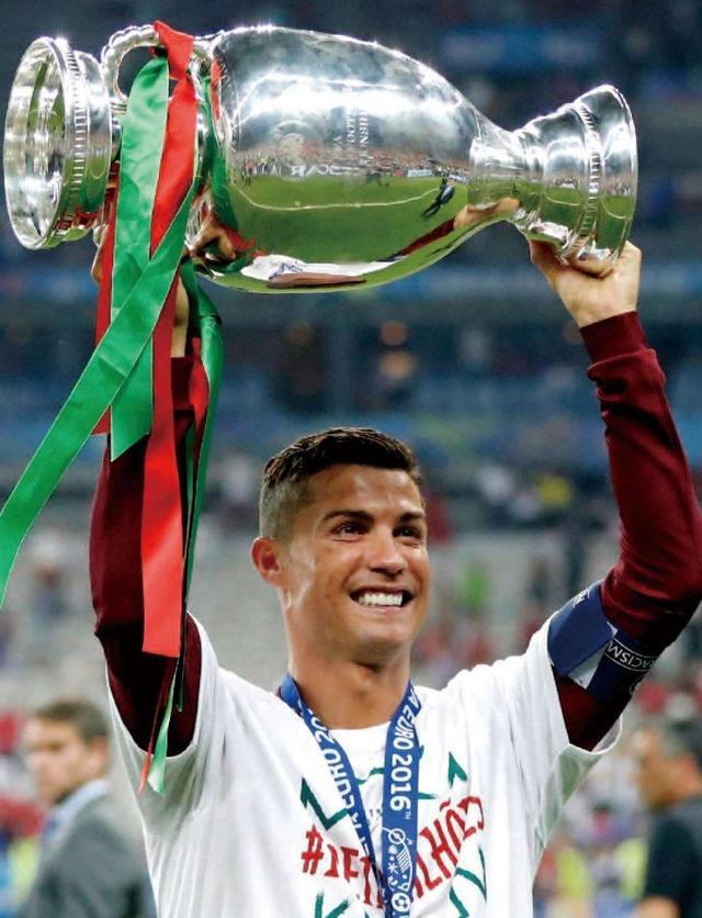 除了冠军联赛，他还带领葡萄牙赢得了欧洲杯！梅西的终身敌人