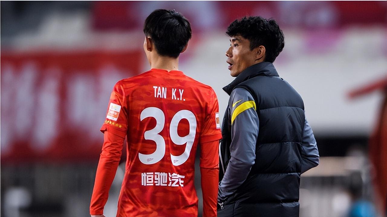 意外！广州队即将敲定一王牌加盟教练组，曾是国足主力，值得期待(2)