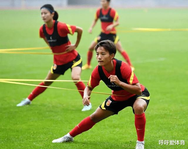 下午17点中国女足官宣，水庆霞公布26人大名单，冠军中锋压哨入围(4)