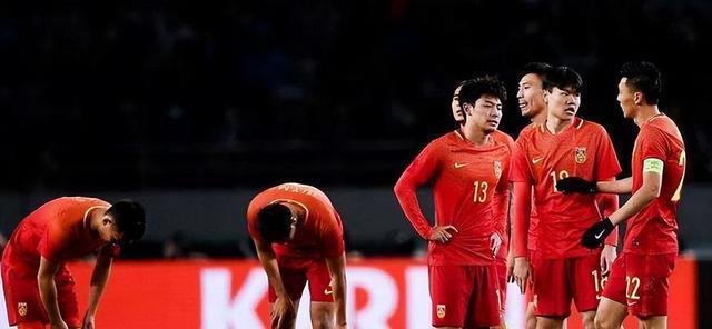 国足再遭韩媒嘲讽：态度有问题，选派名单荒唐，比赛毫无意义