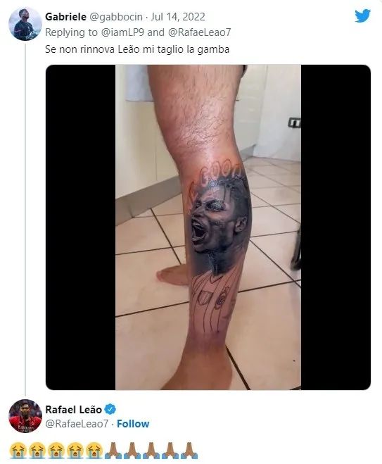 一米兰球迷把莱奥头像纹在腿上，不续约就砍腿