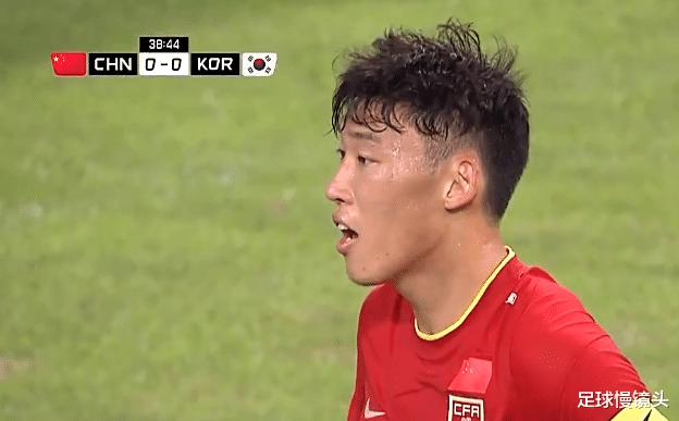 0-1！中国队丢球，国足队长高难度乌龙球，一脸无奈，韩国收大礼