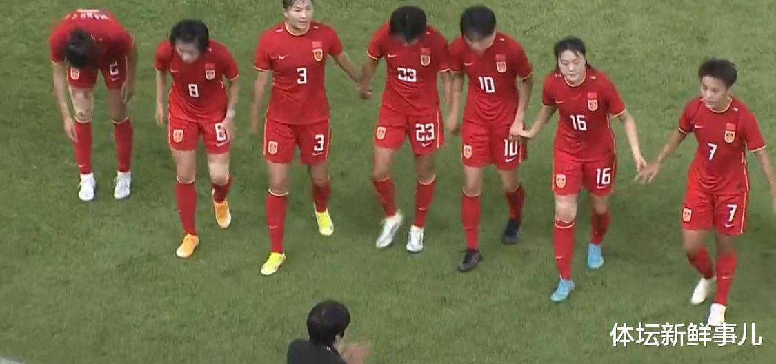 1-1！东亚杯巨大争议判罚，决赛名额诞生，中国女足将夺首冠？(4)