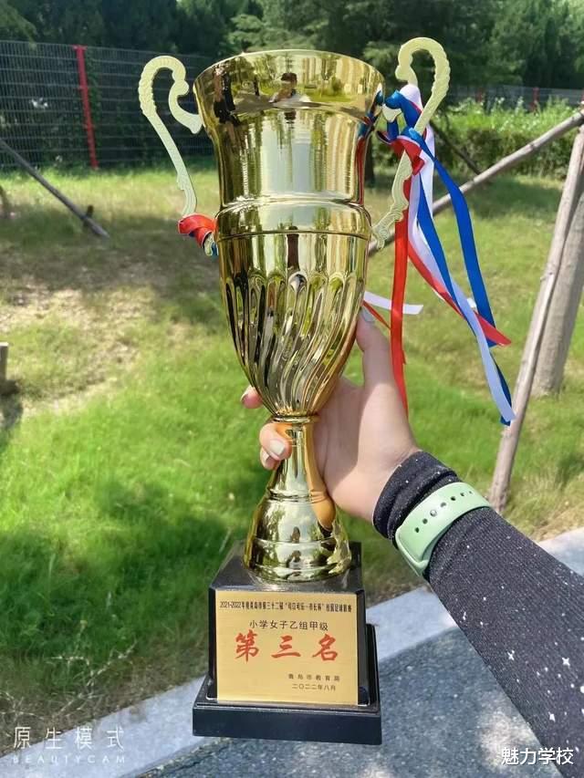 青岛市城阳长城路小学获校园足球联赛女子乙组甲级季军