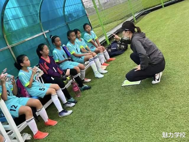 青岛市城阳长城路小学获校园足球联赛女子乙组甲级季军(6)