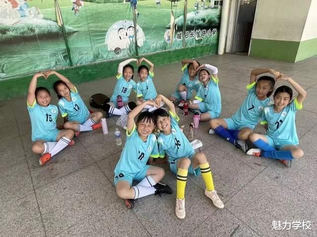 青岛市城阳长城路小学获校园足球联赛女子乙组甲级季军(7)