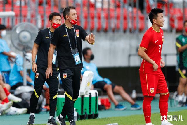 官宣！中国男足首次涨分！世界+亚洲新排名诞生，重返10强差2.6分(3)