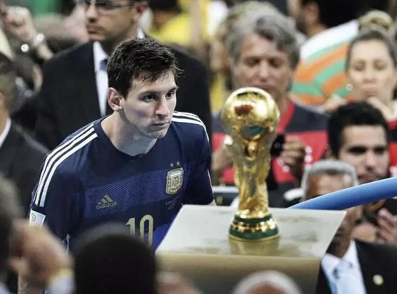 为什么梅西不能像马拉多纳一人带领阿根廷拿世界杯？(4)