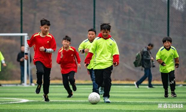 中国足坛不少前国脚或主教练“以身作则”，送自己的孩子走上了足球道路(3)