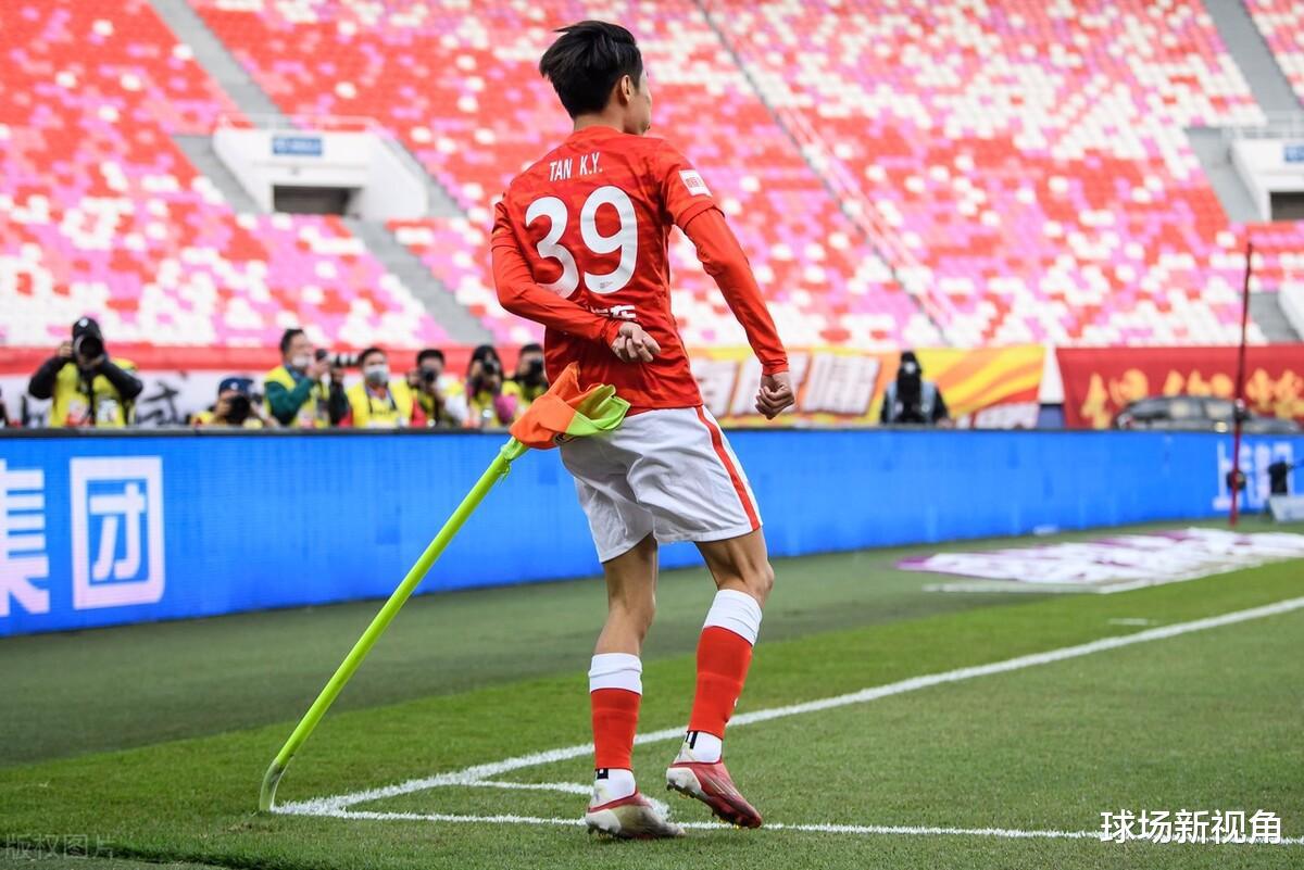 下午13点！中国足球遭打击，广州队谭凯元很尴尬，球迷吐槽声一片(4)