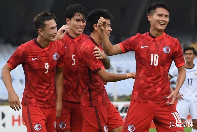 0-2！缅甸队完败中国球队，越南4-0狂胜，上万球迷挥舞国旗，国足很闲