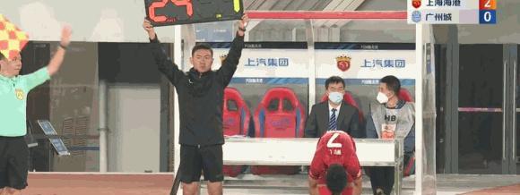武磊门前“浪射”+广州足球“塌”了！中国足球悲剧一幕或上演！(6)