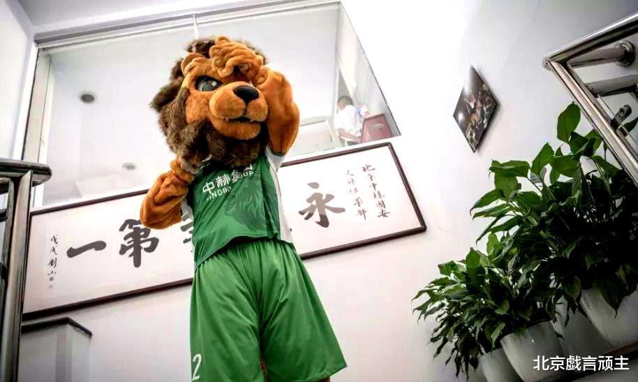 北京国安第十二人，团宠京狮，传承北京精神，被央媒频繁点名表扬(12)