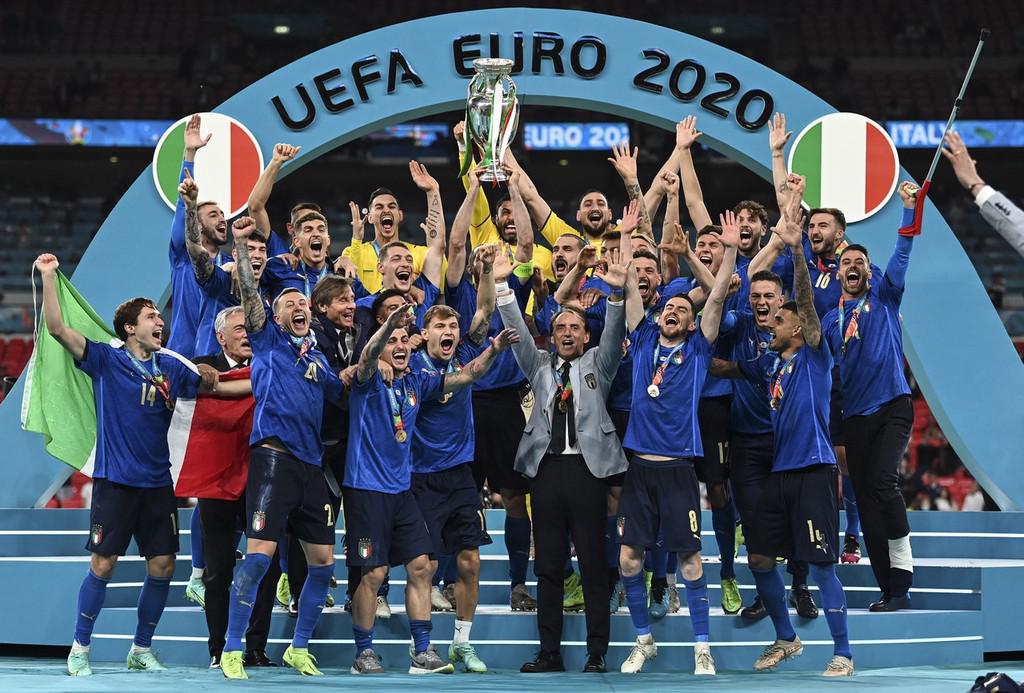 新蓝衣，新征程！多纳鲁马一夫当关，意大利完胜匈牙利再进半决赛(1)