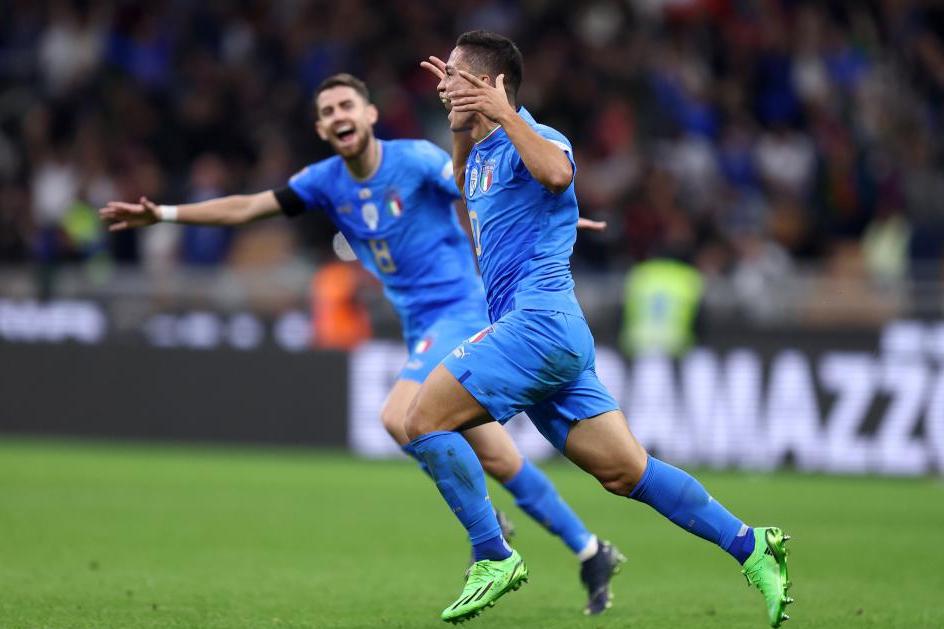 新蓝衣，新征程！多纳鲁马一夫当关，意大利完胜匈牙利再进半决赛(3)