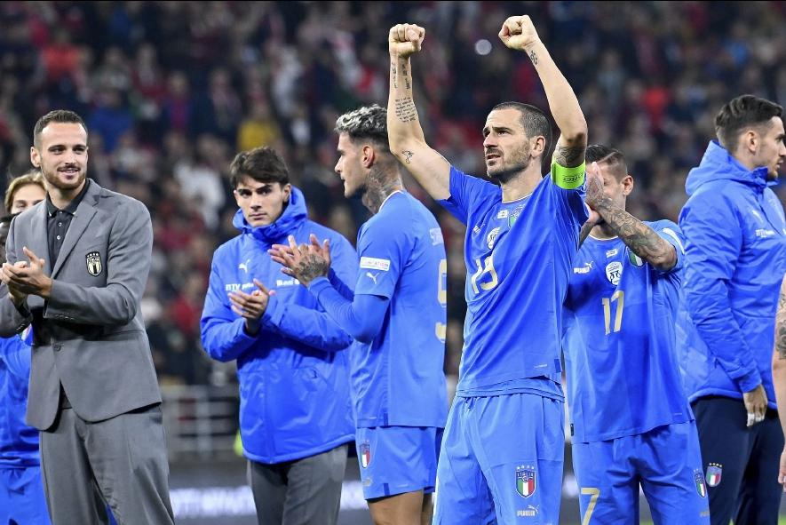 新蓝衣，新征程！多纳鲁马一夫当关，意大利完胜匈牙利再进半决赛(7)