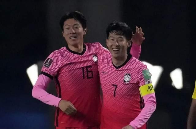 韩国球员黄义助：曾经拯救孙兴慜，和武磊同期留洋，30岁转会英超(2)