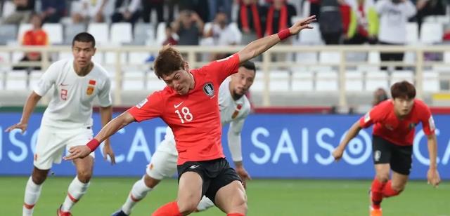 韩国球员黄义助：曾经拯救孙兴慜，和武磊同期留洋，30岁转会英超(19)