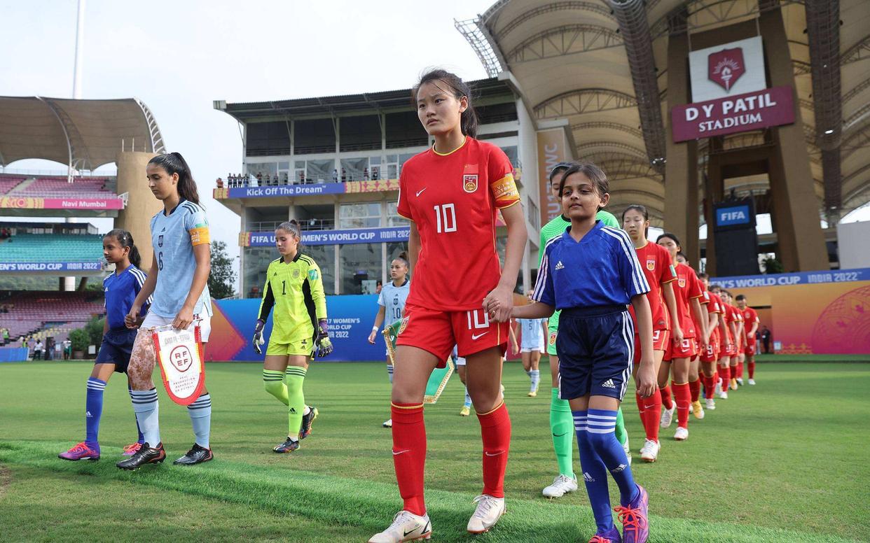 中国女足10年无缘世界杯8强，C组第4，球员痛哭，黄健翔发声