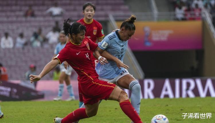 下午14点！上海媒体点评中国女足引爆争议，球迷吐槽：越来越难了(1)