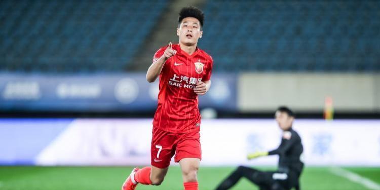 深夜23点！中国足球迎来好消息：武磊做出难得表态，球迷齐声点赞(3)