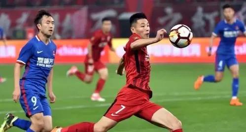 深夜23点！中国足球迎来好消息：武磊做出难得表态，球迷齐声点赞(4)