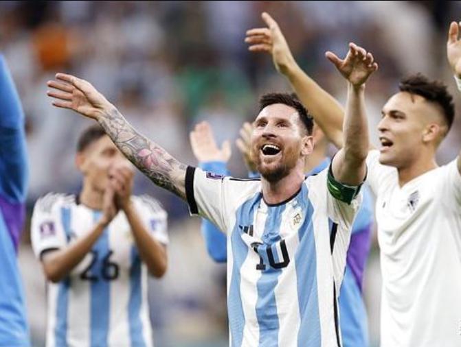 生死战！梅西拯救阿根廷，女球迷掀上衣庆祝，完美身材+超高颜值