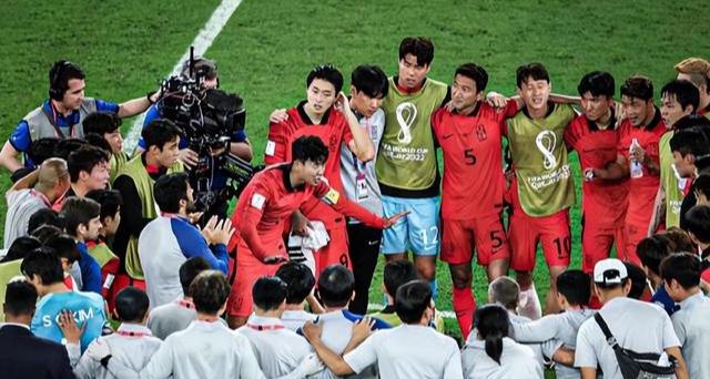 世界杯最新积分榜：巴西输球仍获小组头名，韩国队绝杀成功晋级(4)