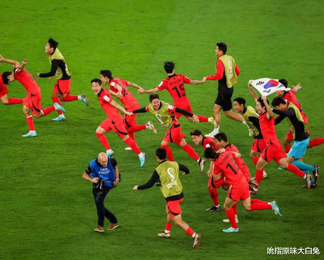 日韩男足都晋级世界杯16强，还战胜德西葡等列强，中国足球有希望(2)