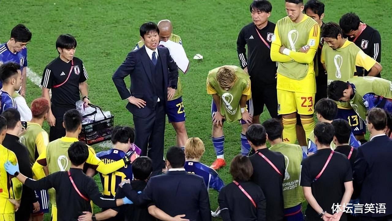 点球都不会罚！没进世界杯八强！为何日本主教练赛后敢再放豪言？(2)