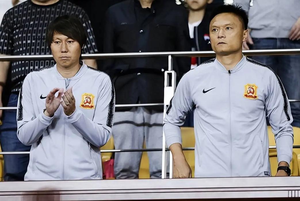 中国男足迎来喜讯！李铁教练组被抓2人，球迷欢呼声一片(2)