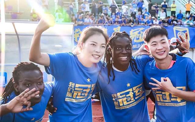 李梦雯、杨丽娜入选巴黎女足大名单 中国双姝或助球队取胜(8)