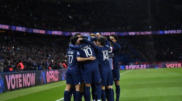 2-0！梅西破门迎里程碑，穆杰莱助攻双响，大巴黎6分优势领跑(5)