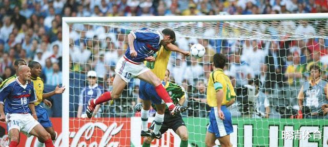 齐达内在1998年和2006年世界杯，哪届表现更出色？(4)