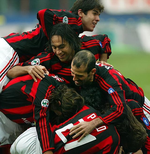 AC米兰队史今天：2004年5-0安科纳，鲁伊打入米兰生涯意甲首球(2)