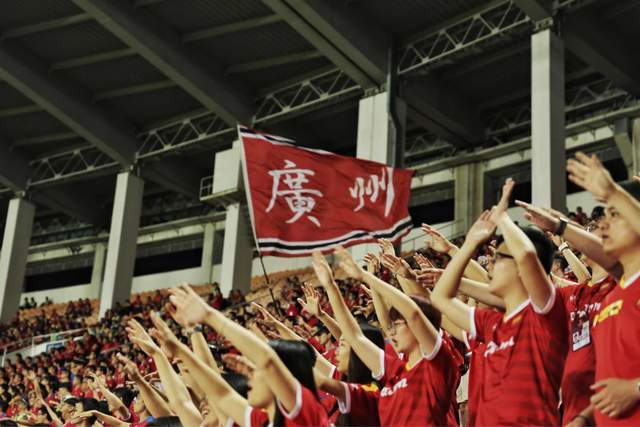 广州队接近重返中超联赛，两个前提如下，都掌握在许家印手里！(2)