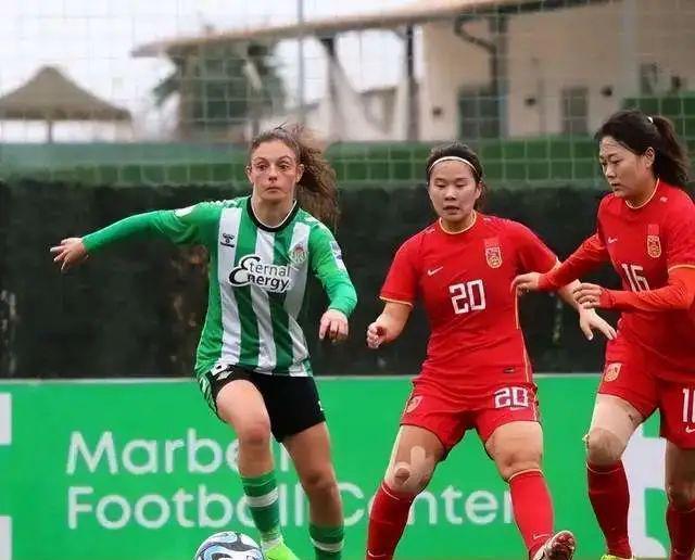 0-1到2-1！中国女足2023首胜诞生，33岁亚洲杯英雄爆发+2球大逆转(3)