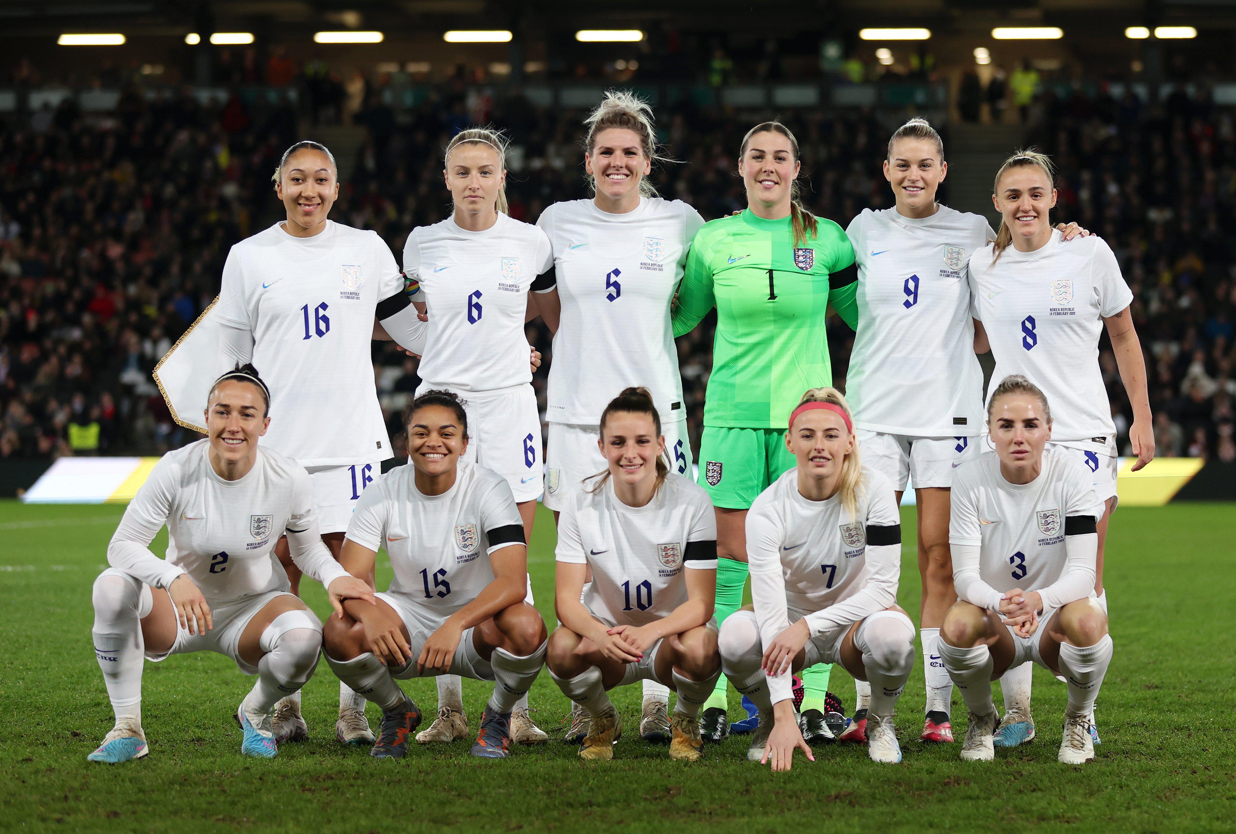女足四国邀请赛，英格兰4：0韩国，取得开门红。斯坦威、凯莉、鲁索、詹姆斯分别破门(2)