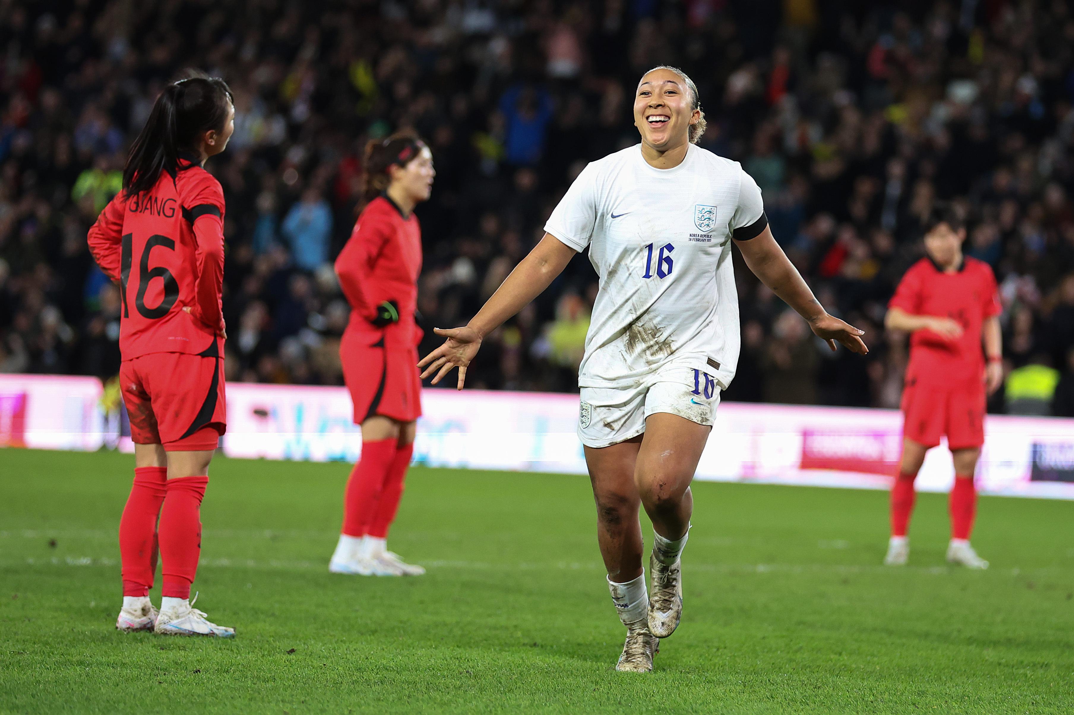 女足四国邀请赛，英格兰4：0韩国，取得开门红。斯坦威、凯莉、鲁索、詹姆斯分别破门(4)
